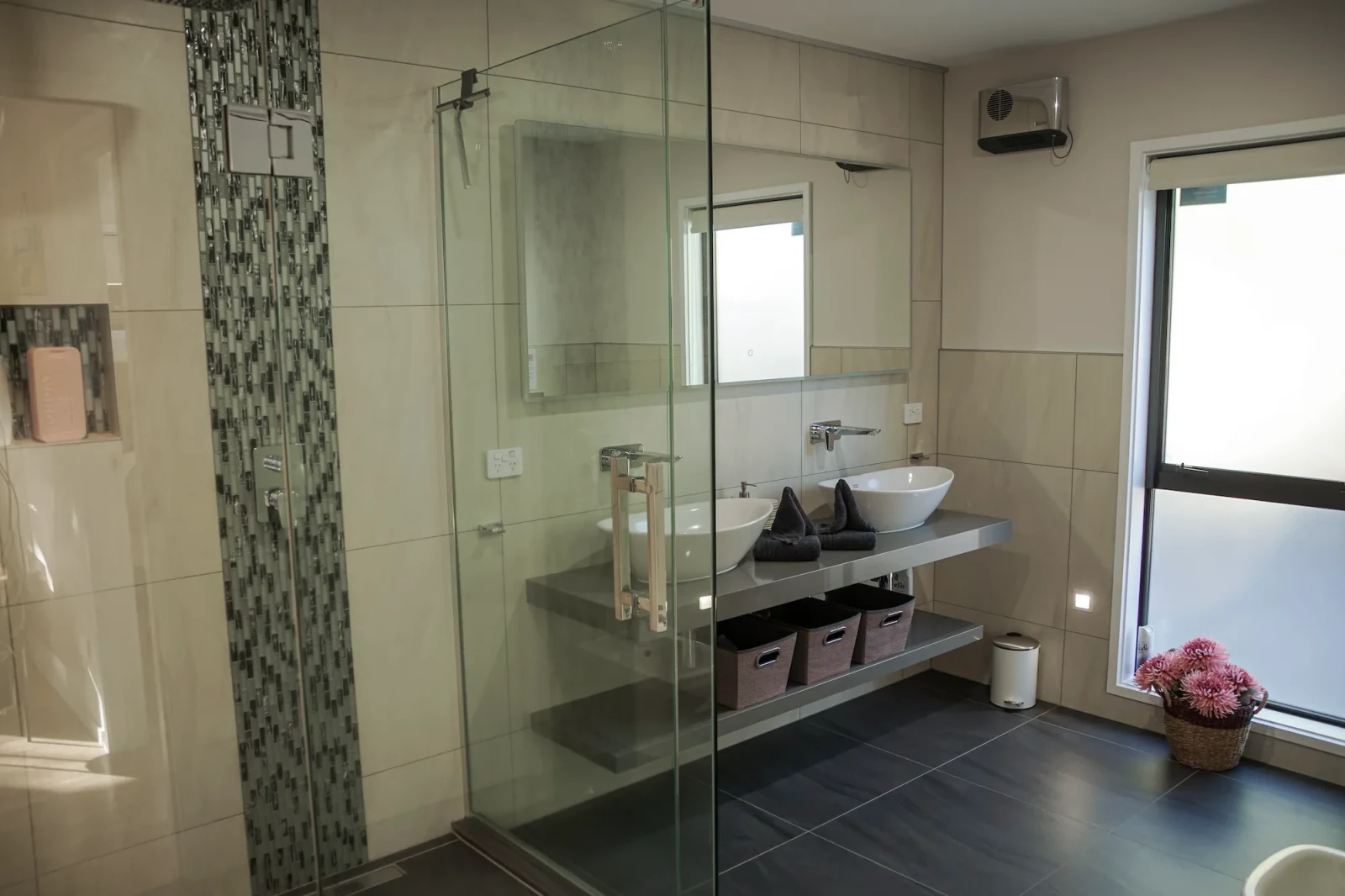 Luxury Stay - Parrot Nest 1