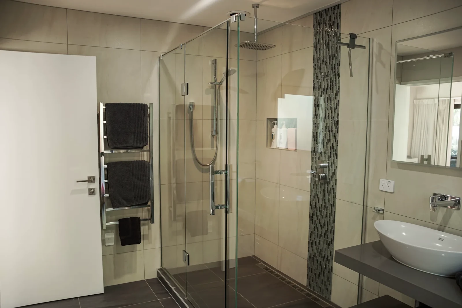 Luxury Stay - Parrot Nest 2